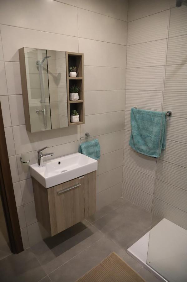 סיינט פול ביי Lovely Holiday Home Next To Bus Terminus מראה חיצוני תמונה