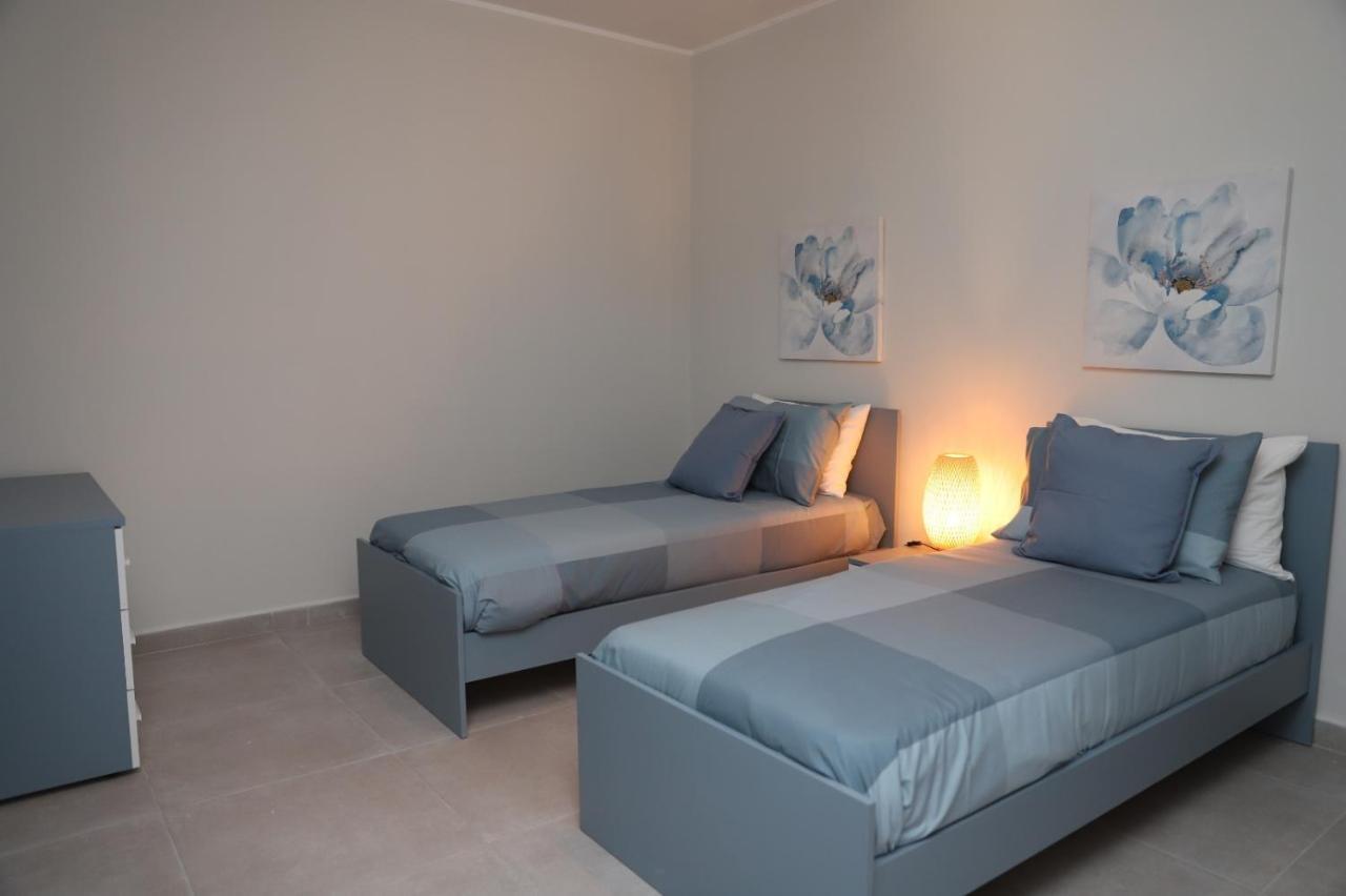 סיינט פול ביי Lovely Holiday Home Next To Bus Terminus מראה חיצוני תמונה