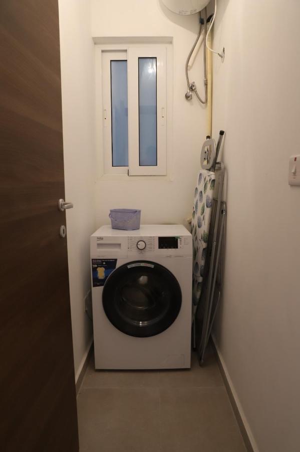 סיינט פול ביי Lovely Holiday Home Next To Bus Terminus מראה חיצוני תמונה