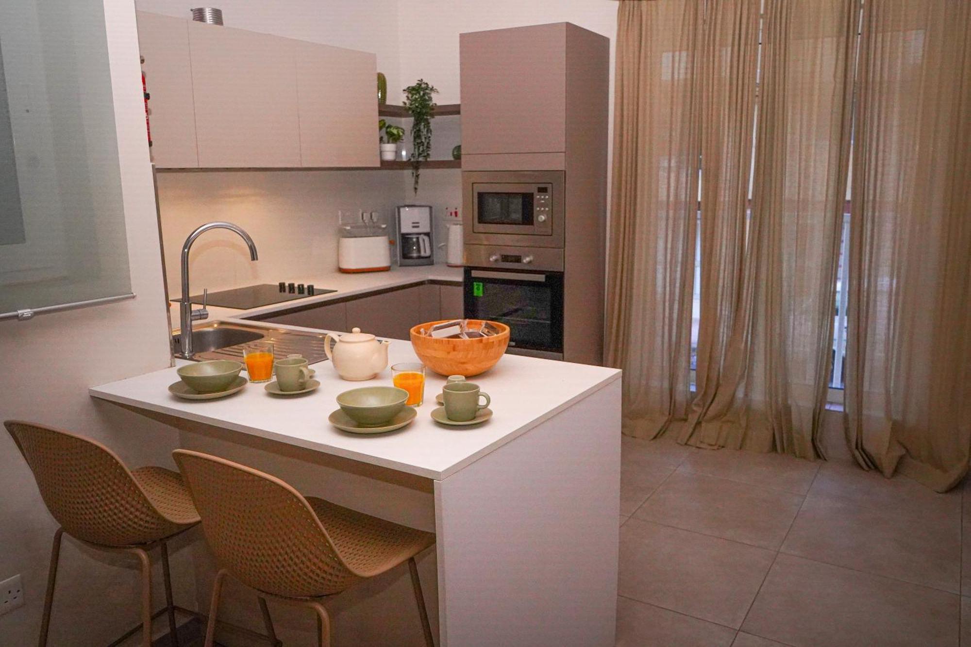 סיינט פול ביי Lovely Holiday Home Next To Bus Terminus מראה חיצוני תמונה