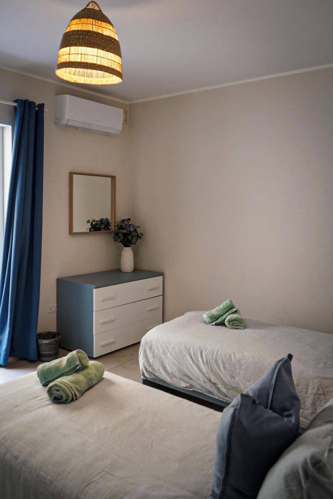 סיינט פול ביי Lovely Holiday Home Next To Bus Terminus מראה חיצוני תמונה