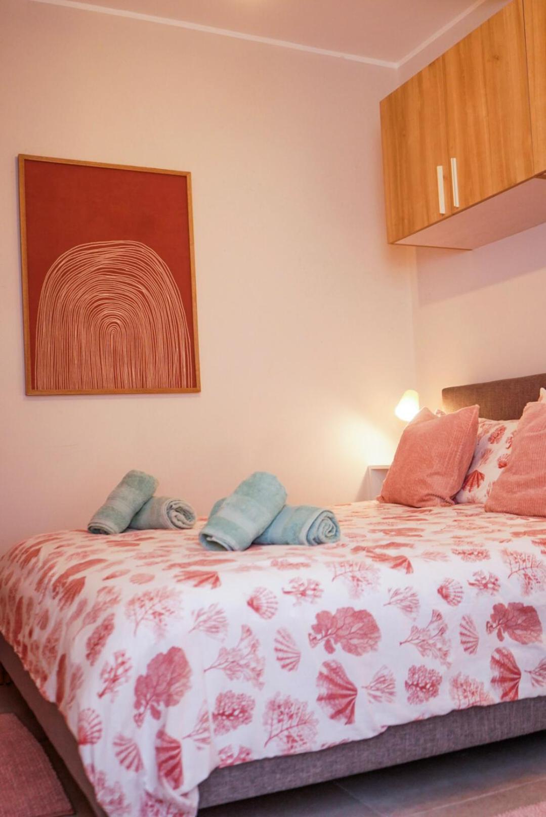 סיינט פול ביי Lovely Holiday Home Next To Bus Terminus מראה חיצוני תמונה