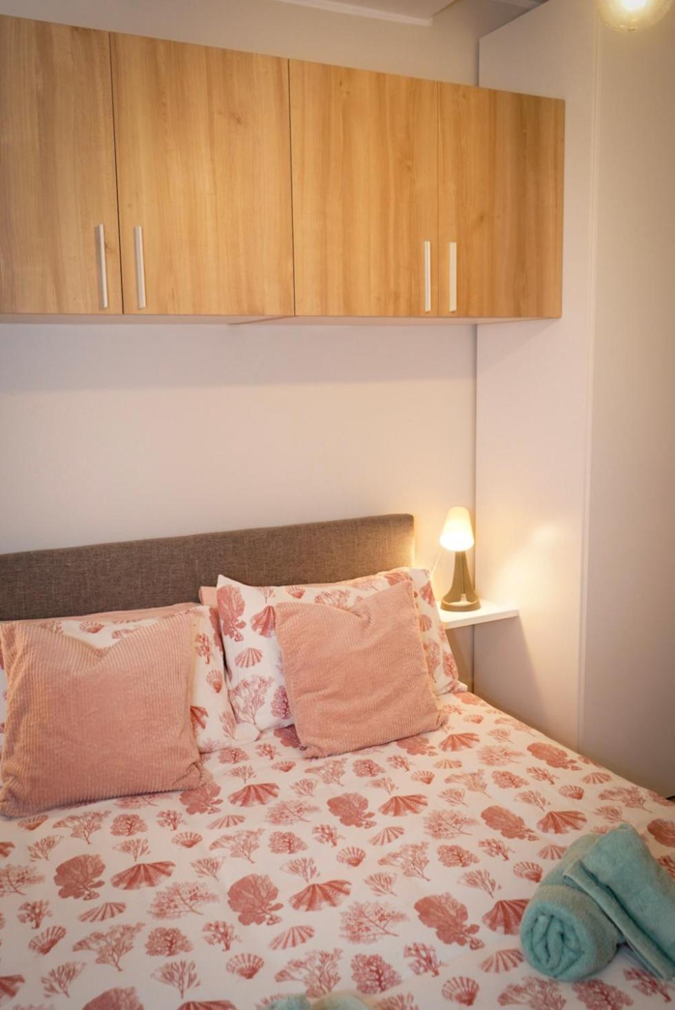 סיינט פול ביי Lovely Holiday Home Next To Bus Terminus מראה חיצוני תמונה