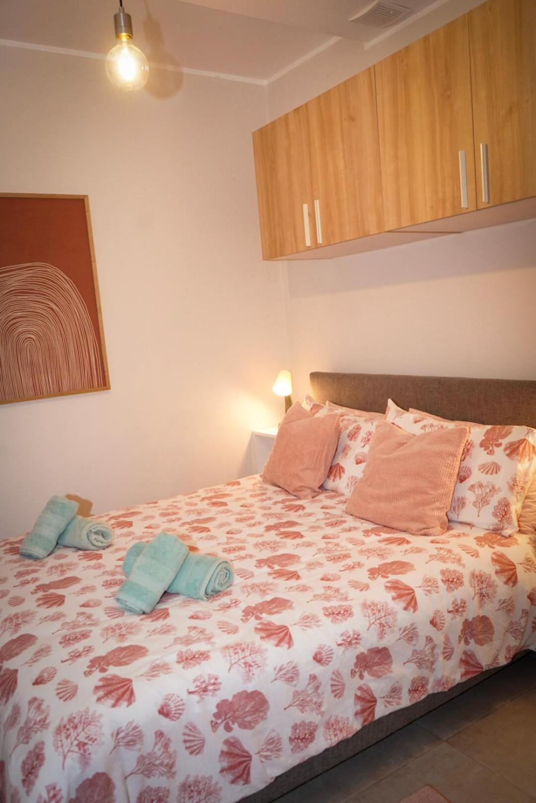 סיינט פול ביי Lovely Holiday Home Next To Bus Terminus מראה חיצוני תמונה