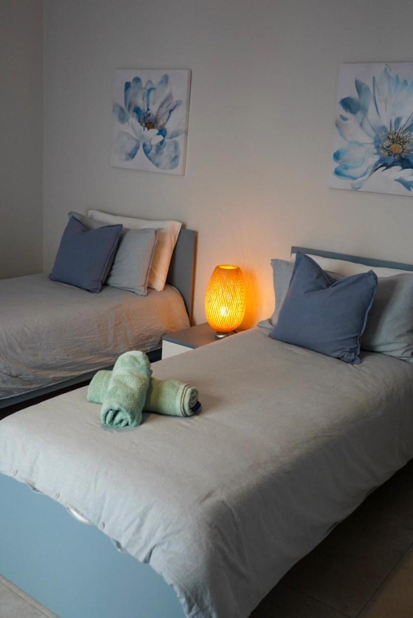 סיינט פול ביי Lovely Holiday Home Next To Bus Terminus מראה חיצוני תמונה