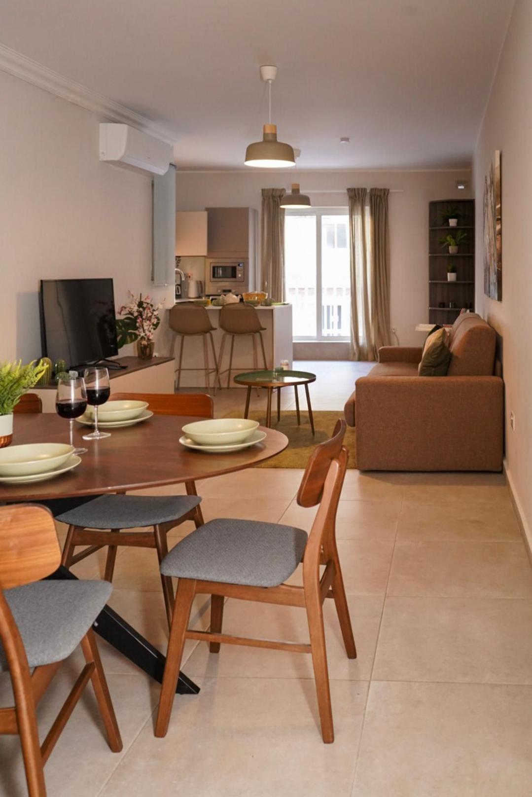 סיינט פול ביי Lovely Holiday Home Next To Bus Terminus מראה חיצוני תמונה