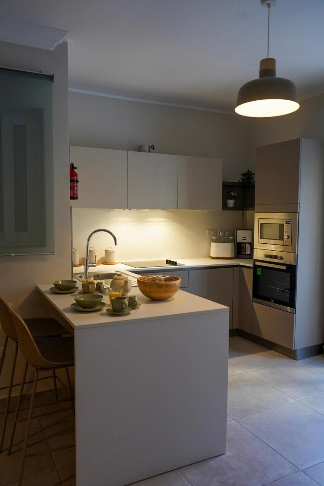סיינט פול ביי Lovely Holiday Home Next To Bus Terminus מראה חיצוני תמונה