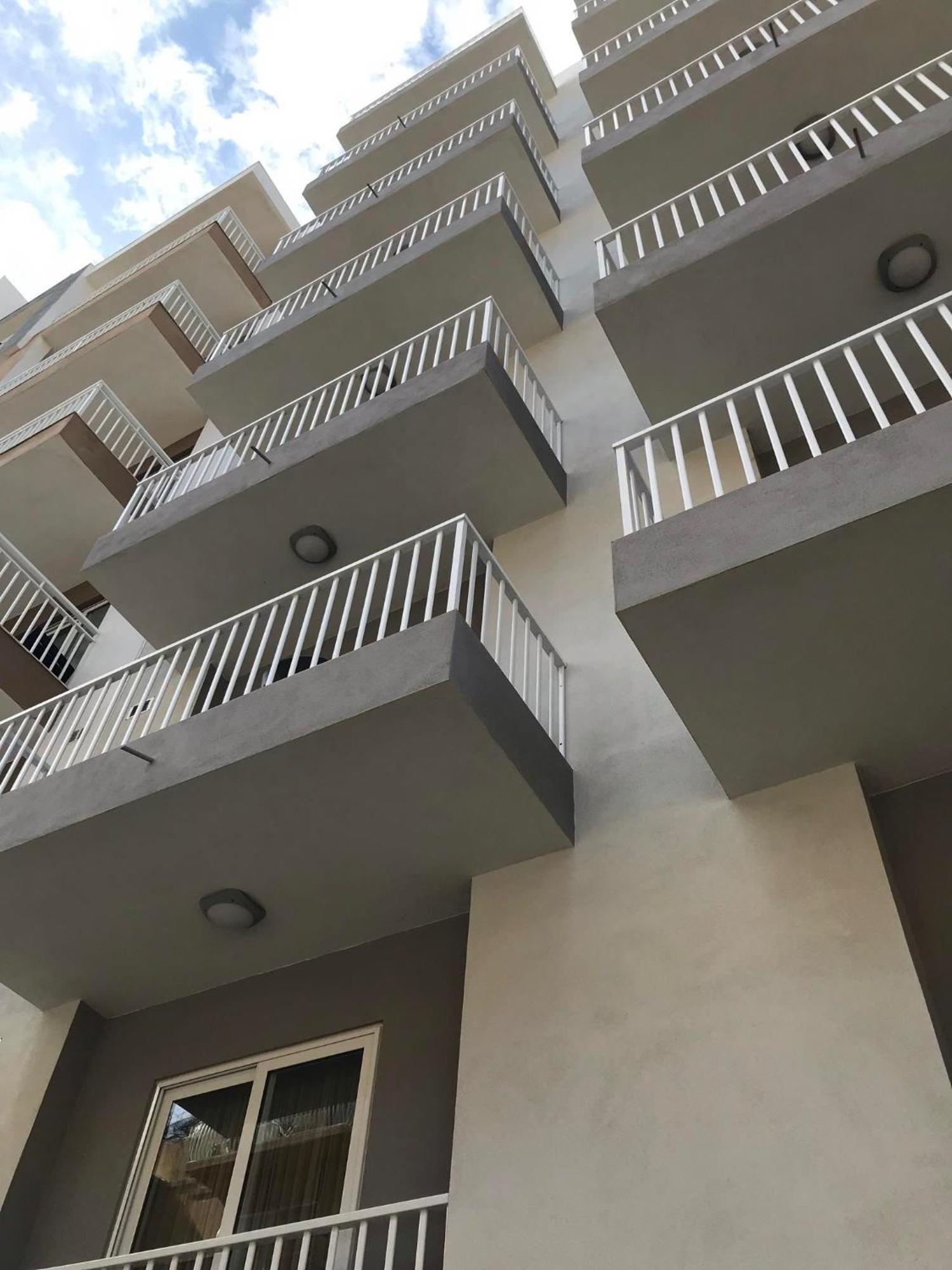 סיינט פול ביי Lovely Holiday Home Next To Bus Terminus מראה חיצוני תמונה